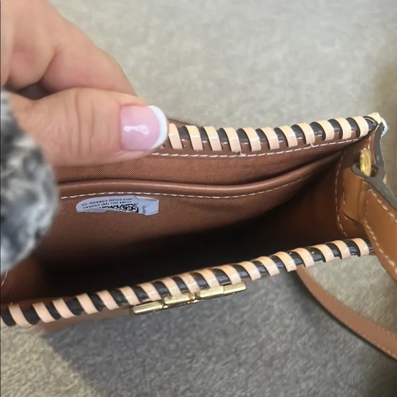 Tory Burch Tan Crossbody Bag with Structured Design and Leather Finish - Picture 3 of 5